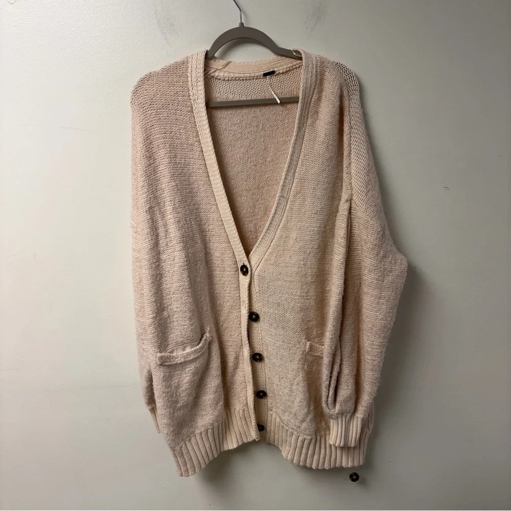 Free People NWOT Snow Drop Slouchy Cardigan‎ Cream Ivory Color Size Medium